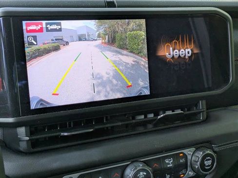 Used 2024 Jeep Gladiator Rubicon AWD/4WD image 12
