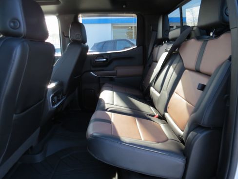 Used 2022 Chevrolet Silverado 1500 High Country w/ Technology Package image 15