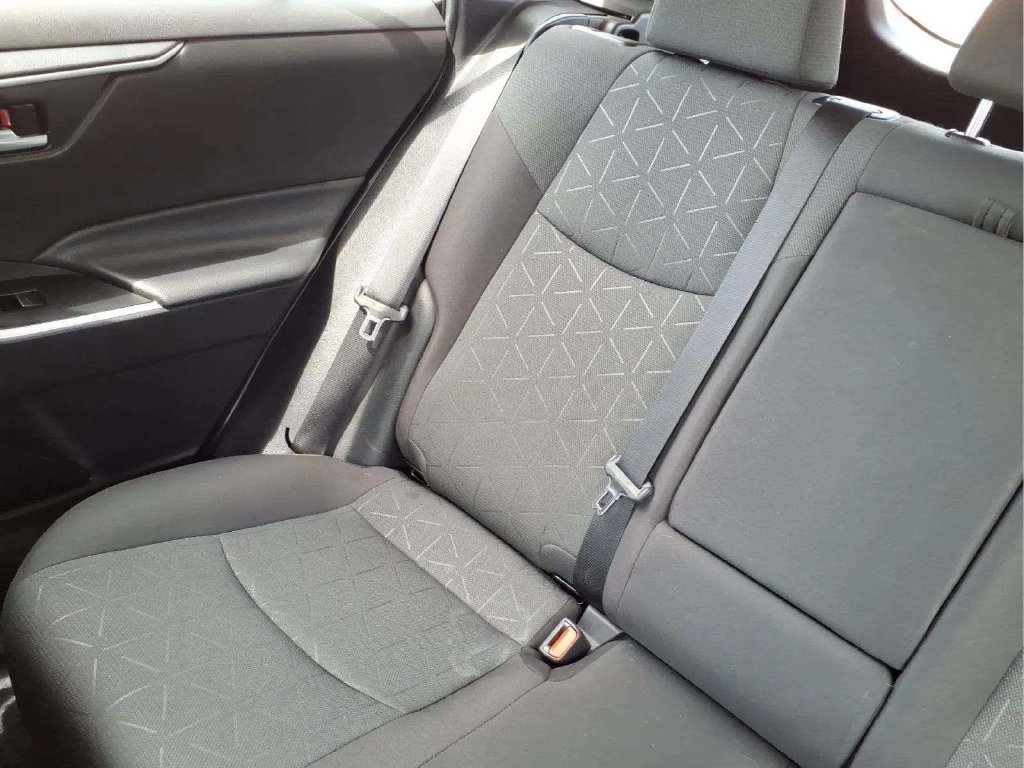 Used 2022 Toyota RAV4 XLE w/ Convenience Package FWD image 16