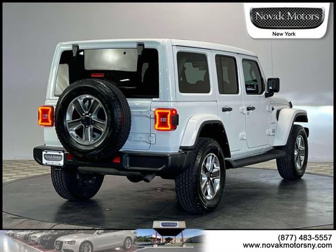 Used 2022 Jeep Wrangler Unlimited Sahara w/ LED Lighting Group AWD/4WD image 8