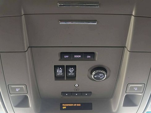 Used 2019 GMC Yukon XL SLT w/ Open Road Package RWD image 38