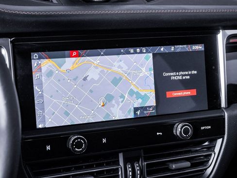 Certified 2025 Porsche Macan image 22