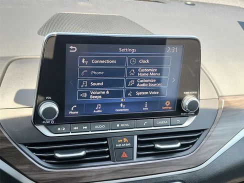Used 2024 Nissan Altima 2.5 SV FWD image 6