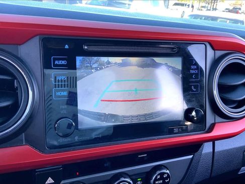 Used 2017 Toyota Tacoma TRD Off-Road w/ Tow Package (A/T) image 25