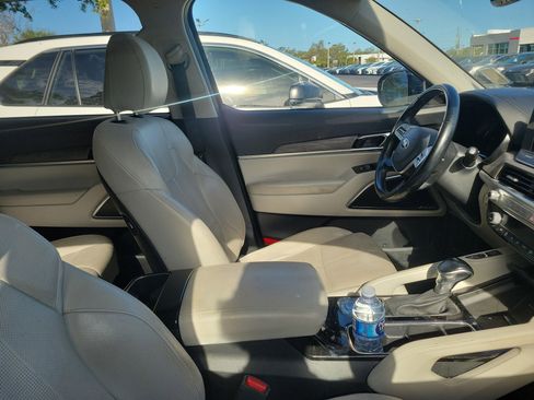 Used 2020 Kia Telluride SX w/ Towing Package FWD image 10