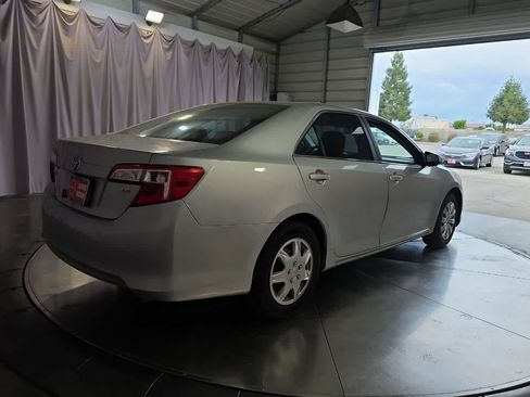 Used 2014 Toyota Camry LE FWD image 3
