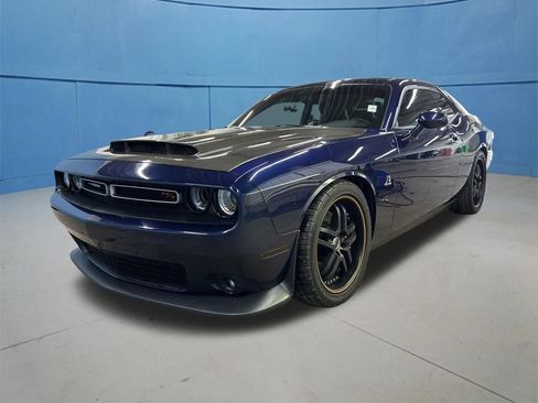 Used 2017 Dodge Challenger R/T Scat Pack w/ Leather Interior Group image 5