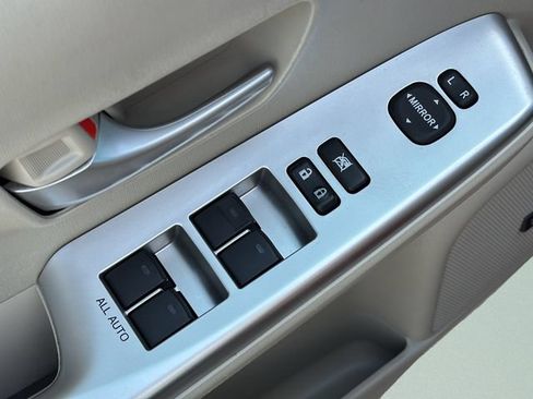 Used 2012 Toyota Prius V Five FWD image 13