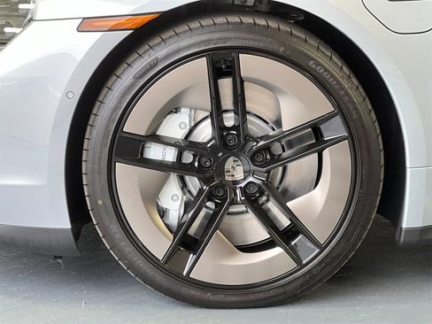 Used 2025 Porsche Taycan Turbo image 34