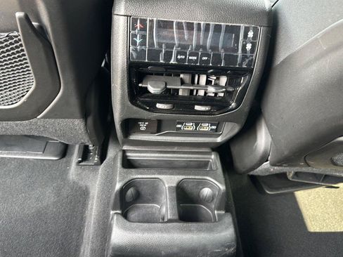 Used 2025 Jeep Grand Cherokee L Altitude AWD/4WD image 16