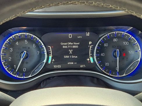 Used 2023 Chrysler Pacifica Touring-L FWD image 25