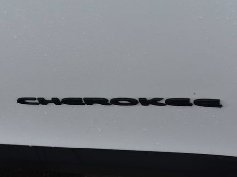Used 2018 Jeep Cherokee Limited w/ High Altitude Package FWD image 11