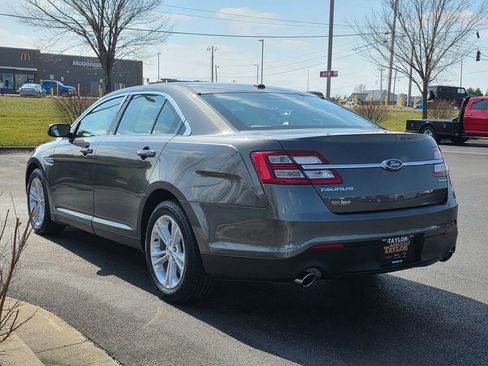 Used 2018 Ford Taurus SE image 7