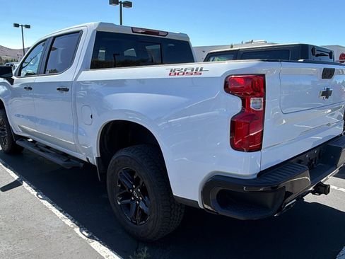Used 2021 Chevrolet Silverado 1500 LT Trail Boss w/ Convenience Package II AWD/4WD image 3