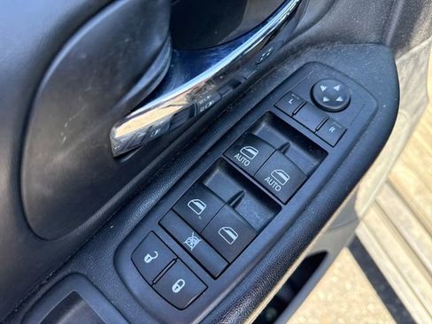 Used 2016 Dodge Grand Caravan R/T image 22