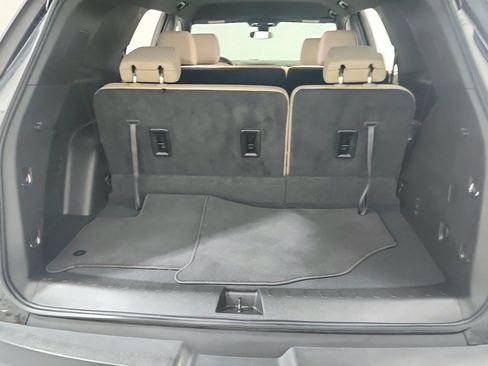 Used 2023 Chevrolet Traverse LS FWD image 24
