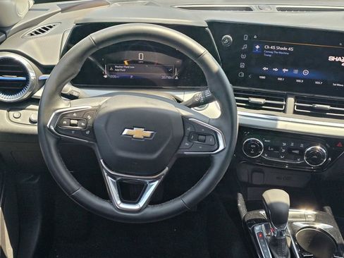 Used 2025 Chevrolet Trax LT w/ LT Convenience Package FWD image 15