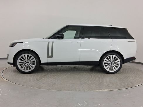 New 2026 Land Rover Range Rover SE image 2