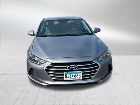 Used 2017 Hyundai Elantra SE FWD image 2