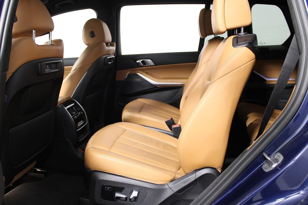 Used 2022 BMW X7 xDrive40i w/ M Sport Package AWD/4WD image 24