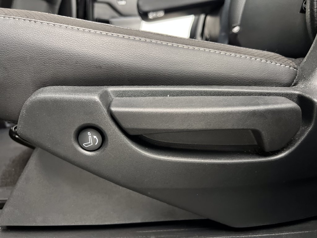 Used 2025 Nissan Pathfinder SL AWD/4WD image 18