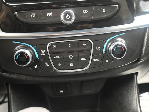 Used 2023 Chevrolet Traverse LT w/ Rear Camera Mirror Package AWD/4WD image 44