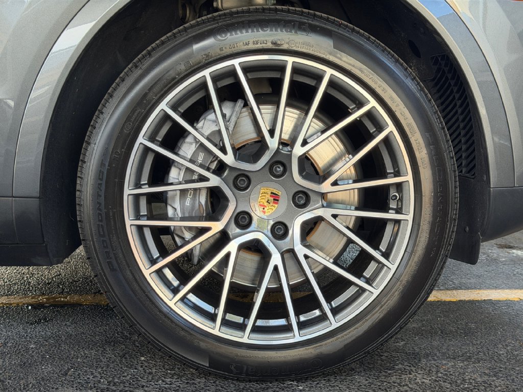 Used 2022 Porsche Cayenne AWD/4WD image 47