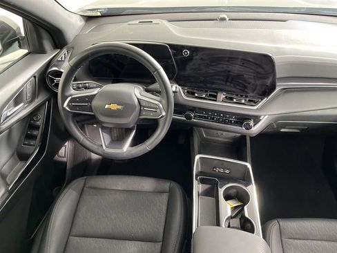 Used 2025 Chevrolet Equinox LT w/ Convenience Package II image 4