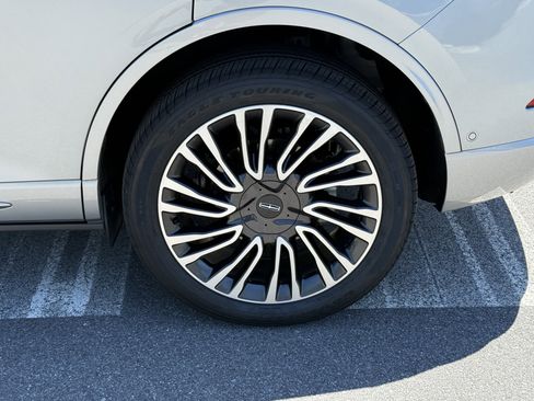 Used 2022 Lincoln Corsair Reserve w/ Equipment Group 201A AWD/4WD image 10