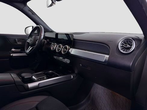 Used 2021 Mercedes-Benz GLB 250 4MATIC image 30