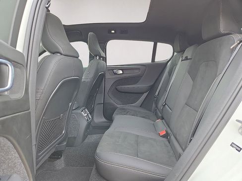 Used 2023 Volvo C40 P8 Recharge Ultimate AWD/4WD image 17