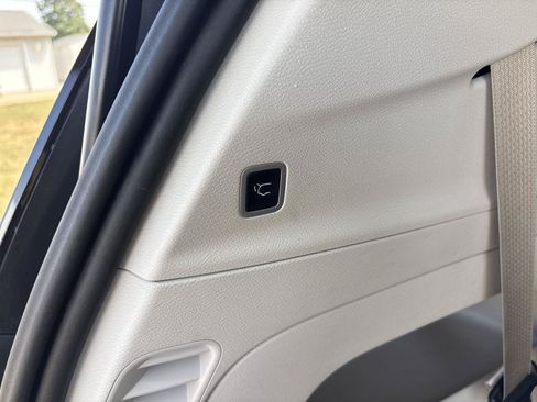 Used 2024 Chrysler Pacifica Limited FWD image 13