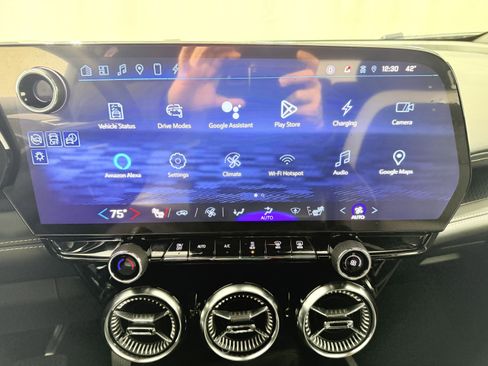 Used 2024 Chevrolet Blazer EV LT image 17