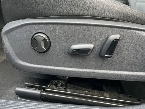 Used 2025 Volkswagen Jetta SE image 23