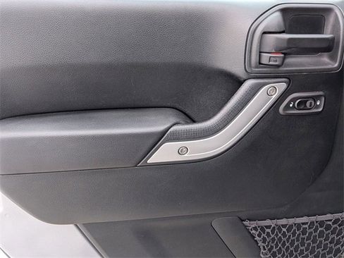 Used 2018 Jeep Wrangler Unlimited Sahara w/ Connectivity Group image 14