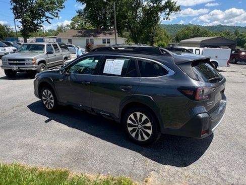 Used 2023 Subaru Outback Limited AWD/4WD image 2