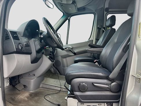 Used 2013 Mercedes-Benz Sprinter 2500 image 16