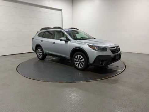 Used 2020 Subaru Outback Premium image 2