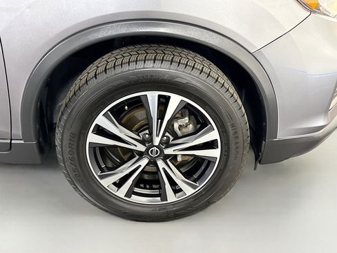 Used 2019 Nissan Rogue SV w/ Premium Package FWD image 32