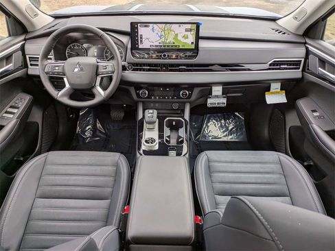 New 2026 Mitsubishi Outlander AWD image 16