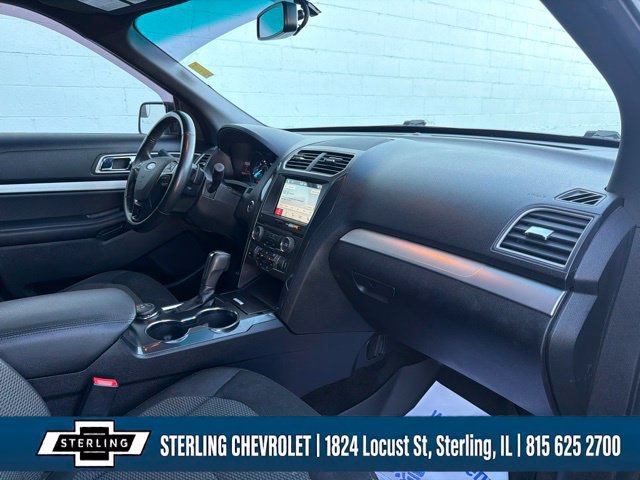 Used 2017 Ford Explorer XLT w/ Equipment Group 201A AWD/4WD image 20