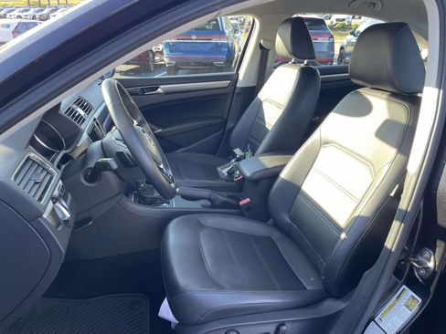 Used 2017 Volkswagen Passat 1.8T R-Line FWD image 18