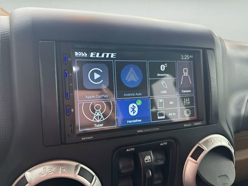 Used 2014 Jeep Wrangler Unlimited Sahara w/ Connectivity Group image 20