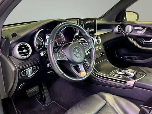 Used 2018 Mercedes-Benz GLC 300 4MATIC w/ Multimedia Package image 17