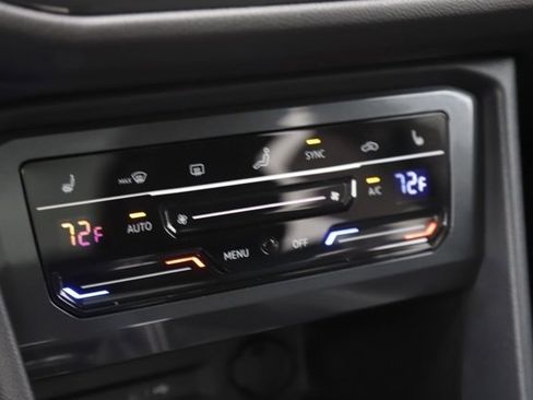 Used 2023 Volkswagen Tiguan SE w/ Panoramic Sunroof Package image 30