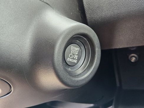 Used 2025 RAM ProMaster 2500 w/ Convenience Group image 22