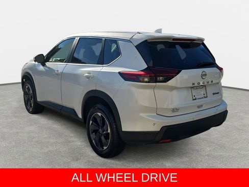 Used 2024 Nissan Rogue SV image 7