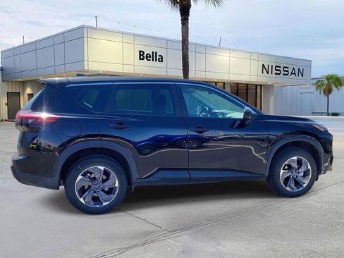 Used 2025 Nissan Rogue SV image 3