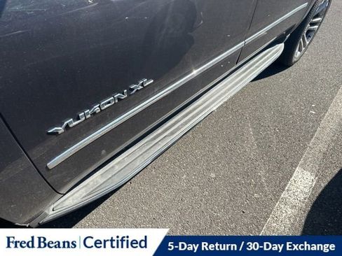 Used 2017 GMC Yukon XL SLT w/ Premium Edition image 4