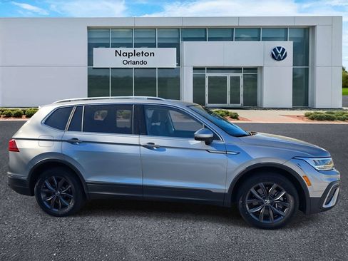 Certified 2022 Volkswagen Tiguan SE image 3